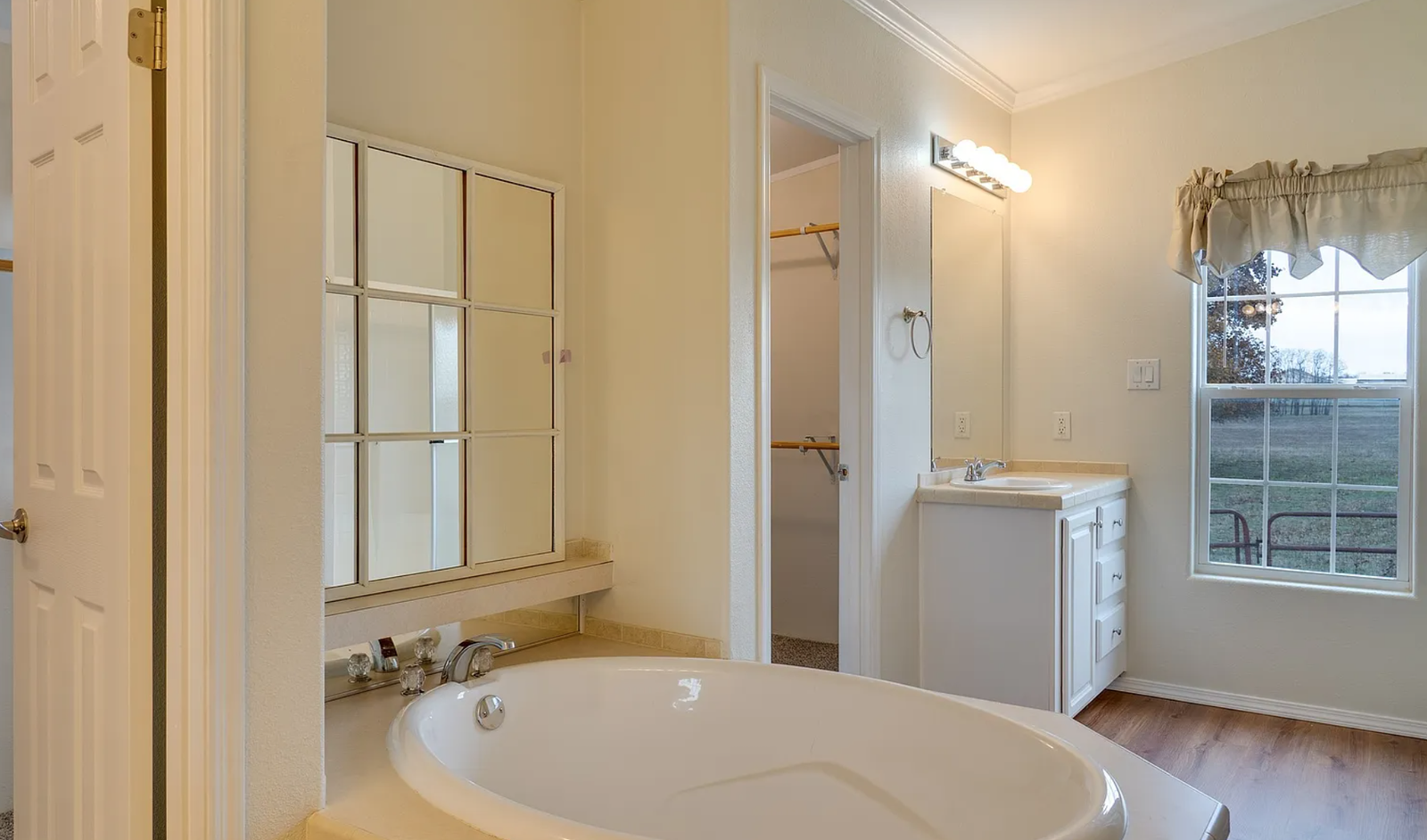 Interior painting project gallery - Project 136 - Image 53